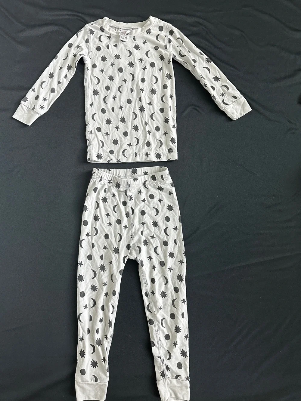 Hanna Andersson Gray Pajama Set with Gray Moon & Star Print
